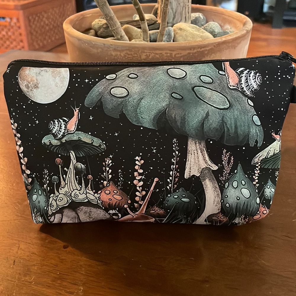 Waterproof 🍄 Makeup Bag